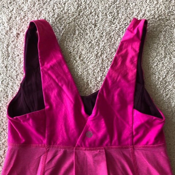 Lululemon Hustle & Bustle Yoga/Run Raspberry top Size 6 - Picture 11 of 16